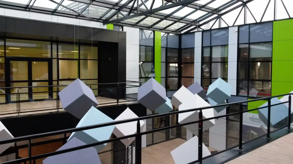 Dalles acoustiques 3D suspendues