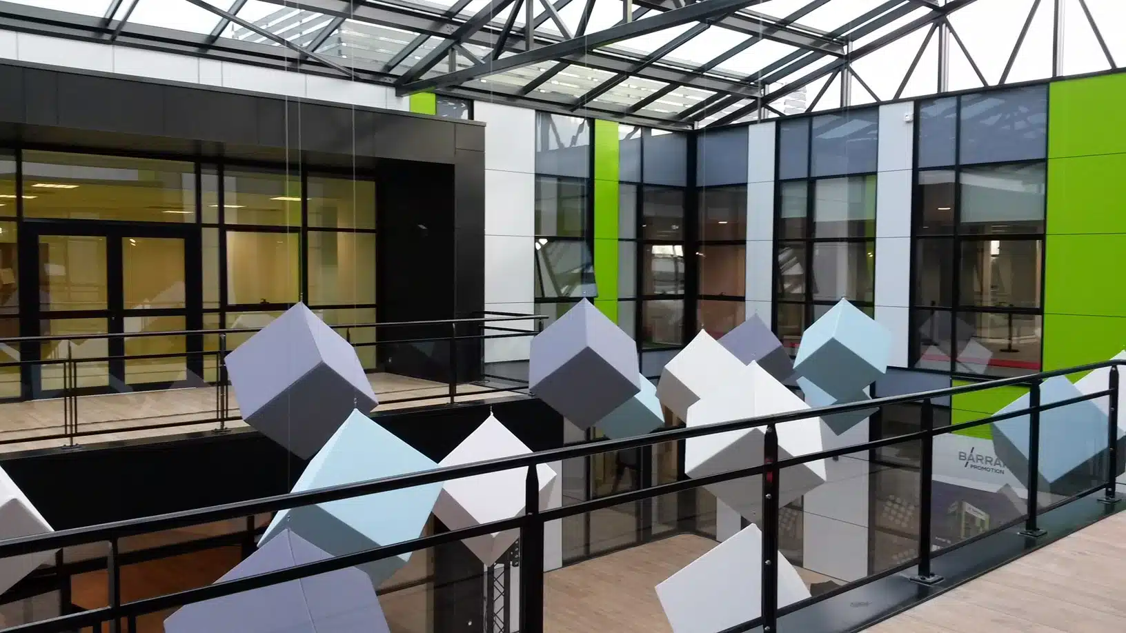 Dalles acoustiques 3D suspendues