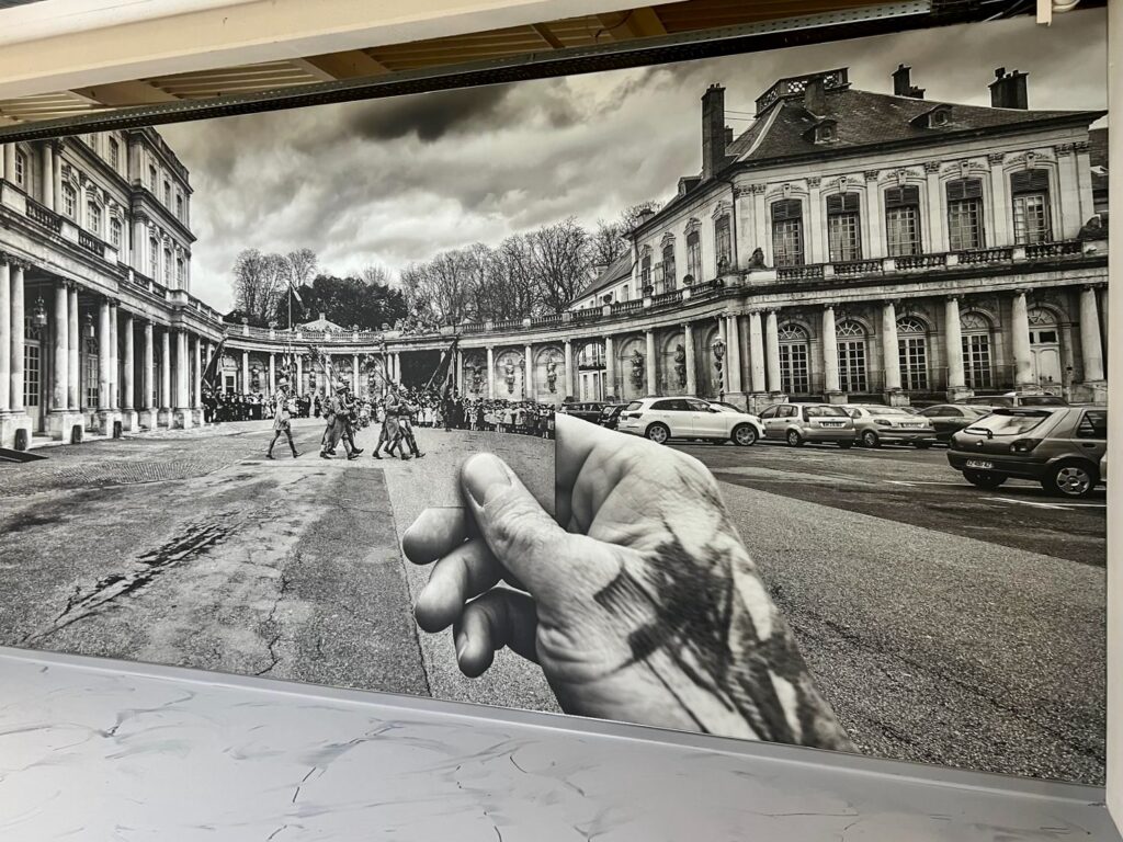 Mur habillé d'une toile tendu acoustique dans les locaux de Premista